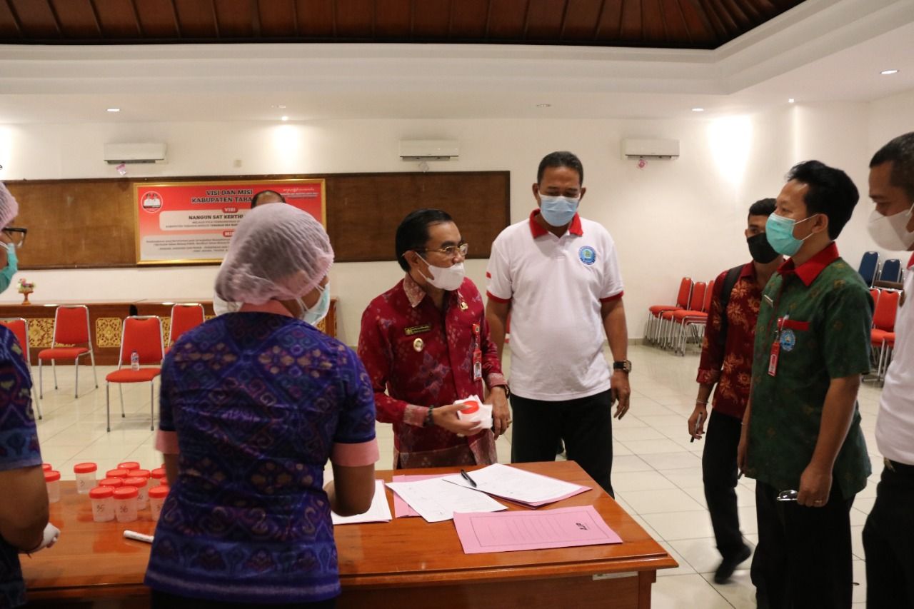 podiumnews.com-Gelar Tes Urine, Pegawai di Lingkungan Pemkab Tabanan Nihil Penggunaan Narkoba